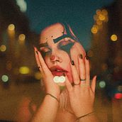 Mein Abschlussprojekt für den Kurs: Fotografie und Dunkelheit: Erstelle Porträts im Film-Look. Photo Retouching, Photographic Composition, Photographic Lighting, Photograph, Photograph, and Post-production project by Senta van Fredericana - 09.19.2024