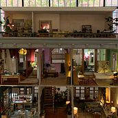 DreamHouse Dollhouse. Un projet de Peinture, Artisanat, Design, Fabrication de mobilier, Collage , et Design textile de Carmen Mazarrasa - 20.09.2024