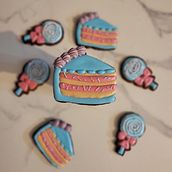 My project for course: Cookie Decoration with Royal Icing for Beginners. Design, DIY, and Painting project by Rafaella Savvoury - 09.22.2024
