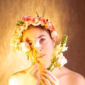Mi proyecto del curso: Autorretrato fotográfico conceptual. Studio Photograph, Portrait Photograph, Photograph, Post-production, Fine-Art Photograph, Photo Retouching, Photomontage, Self-Portrait Photograph, and Photograph project by Mayte Del Angel - 09.24.2024