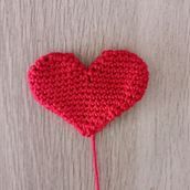 Corazón en 2D. Un projet de Création d'accessoires, Artisanat, Crochet, Art textile , et Design textile de Maria Elena Navarro Puyuelo - 24.09.2024