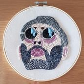 Mi proyecto del curso: Retratos bordados en pedrería. Embroider, Decoration, Accessor, Design, and Textile Design project by helene.hachard - 09.30.2024