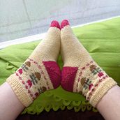 Mon projet du cours : Introduction au tricot de chaussettes colorées. Design de acessórios, Design de moda, Tecido, Tricô, e Design têxtil projeto de jacquemin_julie - 30.09.2024
