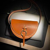 My project for course: Leatherwork: Designing and making a crossbody bag. Accessor, Design, Arts, Crafts, Design, Fashion Design, and Sewing project by ledung247design - 10.11.2024