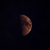 Siempre es un gusto ver a la luna. Photograph project by Avril Calderon - 10.10.2024