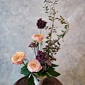 My project for course: Ikebana: flower arrangement for beginners. Decoração de interiores, Design floral e vegetal, Interiores, e Design de interiores projeto de anna_gultaichuk - 15.10.2024