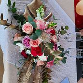 Mi proyecto del curso: Diseño y creación de composiciones florales. Un proyecto de Decoración de interiores, Diseño de interiores, DIY, Paisajismo, Diseño floral y vegetal de bibianamorales1991_1 - 26.11.2024