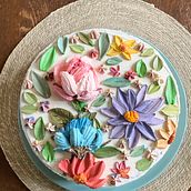 My course project: Cake design: simple buttercream flowers with spatula. Un projet de DIY , et Art floral et végétal de Sheila Belcaro - 31.10.2024