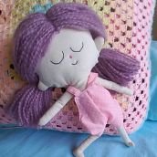 Mi proyecto del curso: Muñecos de tela: diseño, costura y creación de contenido. Un proyecto de Artesanía, Fotografía para Instagram, Fotografía con móviles, Patronaje, confección			, Fotografía de producto, Costura, Redes Sociales y Diseño de juguetes de Julissa Gonzalez - 15.12.2023