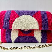 Mi proyecto del curso: Técnicas de punch needle para accesorios personalizados. Un proyecto de Artesanía, Bordado, DIY, Tejido, Punch needle y Diseño textil de Veronica Osorio - 08.11.2024