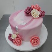 Mi proyecto del curso: Cake design: técnicas decorativas modernas. DIY, and Design project by Erick Hernández Acuahutla - 11.11.2024