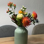 Mi proyecto del curso: Diseño de arreglos con flores de temporada Ein Projekt aus dem Bereich Dekoration von Innenräumen, Innendesign, DIY, L, schaftsbau und Blumen- und Pflanzendesign von milla_ita - 07.11.2024