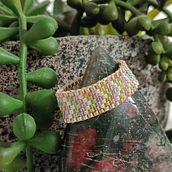 My project for course: Beaded Jewelry Design: Weave Elegant Patterns. Un progetto di Design di accessori, Artigianato, Fiber Art e Design di gioielli di madeleine.j.cooper - 18.11.2024