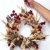Meu projeto do curso: Criação de uma guirlanda com flores secas. Design, DIY, Floral, Plant Design, Interior Design, L, scape Architecture, and Textile Design project by ananda_noless - 11.18.2024