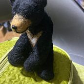 Mon projet du cours : Création d’un art toy : technique de feutrage à l'aiguille. Un progetto di Artigianato, Design di giocattoli, Character design, Fiber Art, Needle felting e Textile Design di Annie Demontigny - 19.11.2024