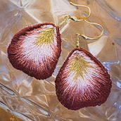 My project for course: Stumpwork Embroidery: Create 3D Ornaments . Un progetto di Design di gioielli, Ricamo e Textile Design di thituyetyuki95 - 26.11.2024