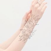 Mein Abschlussprojekt für den Kurs: Fine Line Tattoo mit Procreate. Digital Drawing, Drawing, and Tattoo Design project by ichigo__1 - 11.26.2024