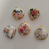 Meu projeto do curso: Introdução ao design floral de bijuterias com polymer clay. Un projet de Création d'accessoires, Artisanat , et Design de bijoux de orsiniluisa2 - 29.11.2024