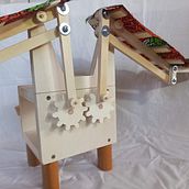 Il mio progetto del corso: Meccanica per la creazione di automi in legno. Un progetto di Art to, Character design, Scultura, Design di giocattoli e Falegnameria  di Manuela Moretti - 30.11.2024