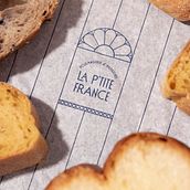 LA P'TITE FRANCE. Un progetto di Illustrazione digitale, Graphic design, Br, ing, Br, identit e Packaging di Infinito Brand Consultants - 03.12.2024