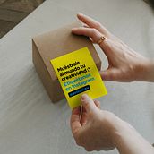 Diseño de pegatinas para pedidos para AVisual. Un progetto di Graphic design e Marketing di Laura Arévalo - 05.12.2024
