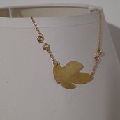 Collana con ciondolo foglia. Een project van Craft, Ontwerp van accessoires, Sieradenontwerp y DIY van cristina_ferrara_pa - 05.12.2024
