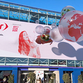 Fitur Madrid - Fake OOH. Un projet de 3D, Animation 3D, Publicité , et Marketing de CESS Studio - 09.12.2024