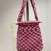 Torebka makrama . Een project van Craft, Naaiwerk,  Ontwerp, Ontwerp van accessoires, Macramé, Textiel y Textielontwerp van marta_noszczynska - 11.12.2024