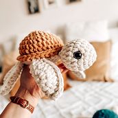 Fred The Sea Turtle. Un progetto di Uncinetto di Daniela Jaimalis - 11.12.2024