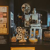 Crónica "LUMITON: Una Historia de transformación del cine argentino" . Film, Video, TV, Dan Menulis proyek oleh Luz Fondeville - 10.05.2024