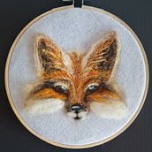 Retrato zorro, mi primer obra de Needle felting. . % Valentina Leiva tarafından hazırlanan İğne Keçeleme, Ve Sanat ve El Sanatları projesi - 12.13.2024