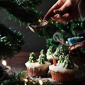 O meu projeto de Natal. Food St, ling, Baking, Cupcakes, Edible Art, and Buttercream project by julianabmimoso - 12.25.2024