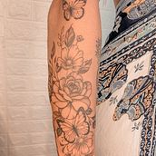 Tatuagem floral fineline. Un progetto di Design di tatuaggi, Illustrazione tradizionale e Illustrazione botanica di dhiegopessoag3 - 27.12.2024