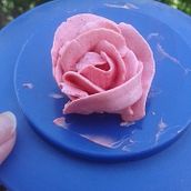 Torta di compleanno alle rose. Design, and DIY project by Anella Alterio - 12.29.2024