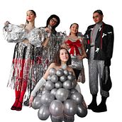 Looks photoshop navideño. Un proyecto de Diseño y Diseño de moda de Junior Romero - 29.12.2024