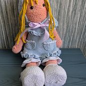 Mini Isa. Amigurumi, Arts, Crafts, Crochet, Fiber Arts, Textile Design, To, and Design project by Carina Faure - 12.30.2024