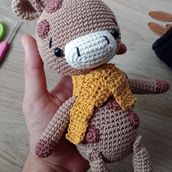 Girafa Finalizada. Amigurumi, Arts, Crafts, Crochet, Textile Design, To, and Design project by Gustavo Morais - 12.30.2024