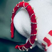 Christmas tiara. Accessor, Design, Arts, Crafts, DIY, Embroider, Fashion Design, Jewelr, Design, and Textile Design project by diana_chilaridis - 12.31.2024