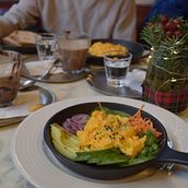 Flavors of Budapest: A Culinary Lens on Local Restaurants. Un progetto di Fotografia gastronomica, Food St, ling e Fotografia di Anyelix Molina - 31.12.2024