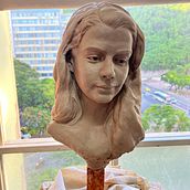 Self portrait. Arts, Crafts, Fine Arts, Creativit, and Sculpture project by Luisa Bittencourt - 01.05.2025