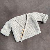 1er suéter para bebé recién nacido . Een project van  Modeontwerp, DIY, Textiel, Breien y Textielontwerp van Monserrat Ochoa - 06.01.2025