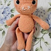 Porquinho amigu. Amigurumi, Crochet, DIY, Fiber Arts, Textile Design, To, and Design project by Aline Melo de Sá - 01.07.2025