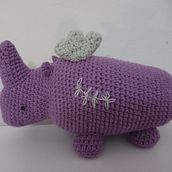 Rinoceronte alado. Arts, Crafts, To, Design, DIY, Fiber Arts, Crochet, Amigurumi, and Textile Design project by Elena - 01.07.2025