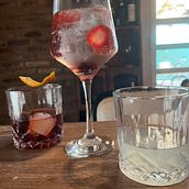 Tres cocteles para este fin. Un progetto di Bev e e di Enzo Falchoni - 18.01.2025