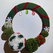 Christmas Wreath with snowflakes and Christmas trees. Un progetto di DIY, Artigianato e Fiber Art di Katia - 19.01.2025