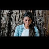 2 VIDEOS MUSICALES PARA LA MISMA ARTISTA. Un progetto di Cinema, Cinema, video e TV, Produzione audiovisiva, Stor, telling, Video, Video editing, Produzione audiovisiva, Script, YouTube Marketing, Musica, Produzione musicale e Sound design di Adrián Firpo - 22.01.2025
