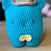 Arturito, el becario nuevo. Ha venido de lo más elegante en su primer día. Projekt z dziedziny Projektowanie zabawek, Craft,  Tkactwo, Sz, dełkowanie, Amigurumi, Wzornictwo tekst i liów użytkownika Ainhoa Mendiola Vega - 23.01.2025