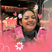 Empaques mes rosa  de Claras de Huevo San Juan. Ilustração digital, Design gráfico, Stor, telling, Criatividade, Redes sociais, Ilustração infantil, e Design de produtos projeto de Jennifer Moreno - 24.01.2025