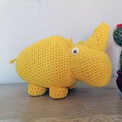 AMIGURUMI RINOCERONTE. Arts, Crafts, To, Design, DIY, Fiber Arts, Crochet, Amigurumi, and Textile Design project by Noreyka VR - 01.25.2025