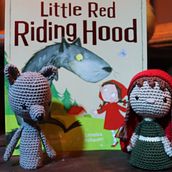 Caperucita y el lobo . Un proyecto de Amigurumi, Crochet y Diseño textil de anadelacalle - 26.01.2025